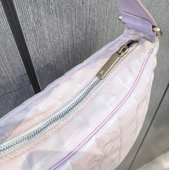 Chanel CC Travel Line Nylon Shoulder Bag (baby pink) 💗 - Picture 5 of 17